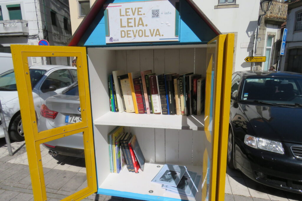 MICRO BIBLIOTECAS COMUNITÁRIAS