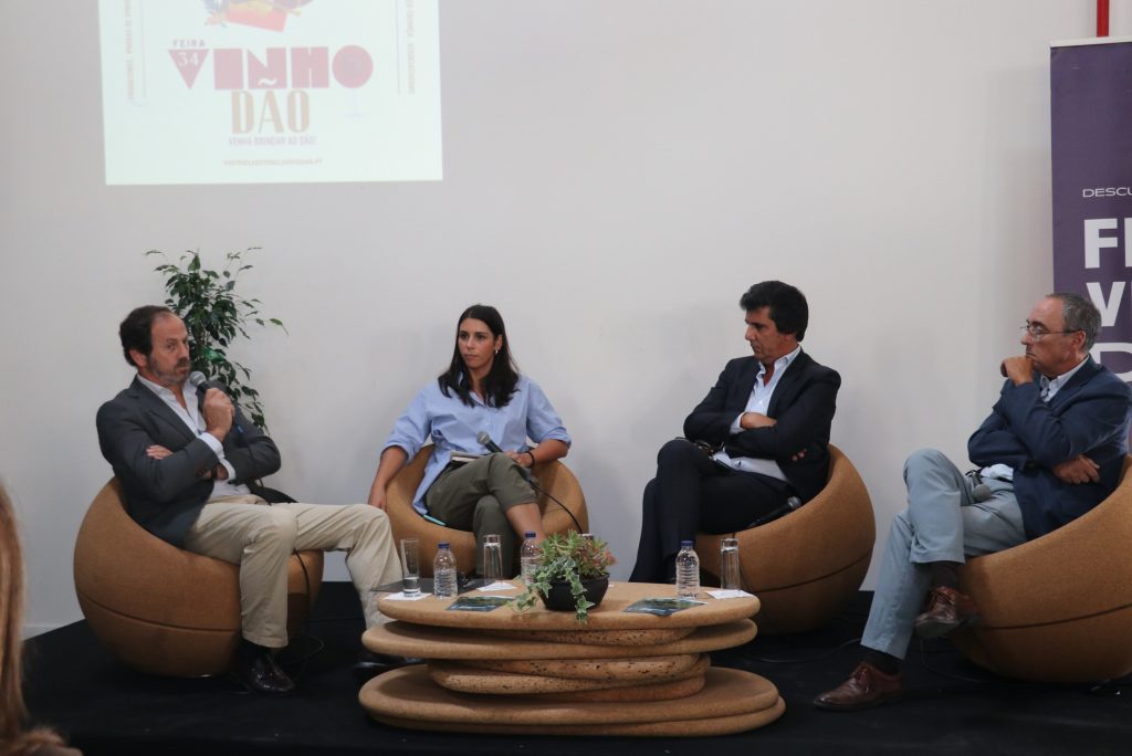 “𝗡𝗼𝘃𝗼𝘀 𝗖𝗮𝗺𝗶𝗻𝗵𝗼𝘀 𝗻𝗼 𝗗ã𝗼”: 𝗠𝗲𝘀𝗮 𝗥𝗲𝗱𝗼𝗻𝗱𝗮 𝗿𝗲𝗳𝗹𝗲𝘁i𝘂 sobre 𝗼 𝗳𝘂𝘁𝘂𝗿𝗼 𝗱𝗮 𝗥𝗲𝗴𝗶ã𝗼 𝗻𝗮 𝟯𝟰ª 𝗙𝗲𝗶𝗿𝗮 𝗱𝗼 𝗩𝗶𝗻𝗵𝗼 𝗱𝗼 𝗗ã𝗼
