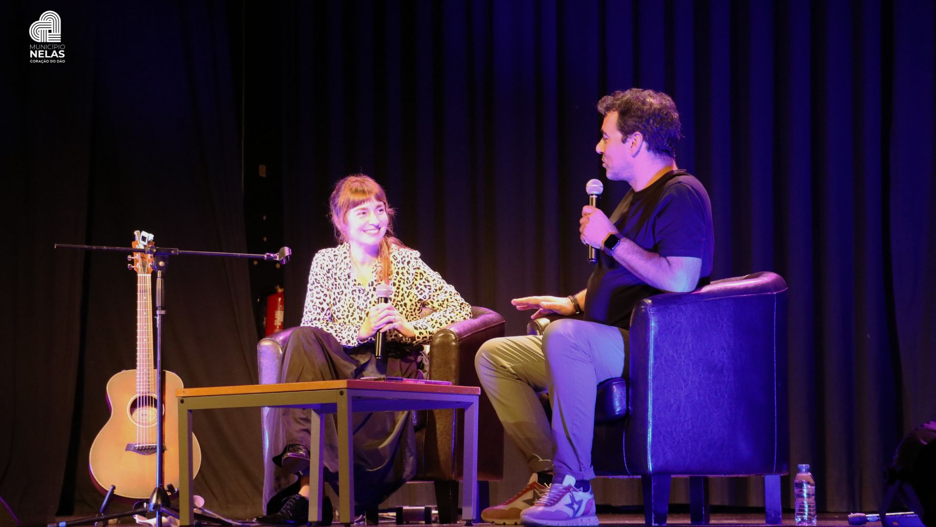 Rita Redshoes no Cineteatro Municipal de Nelas: uma noite entre palavras e canções